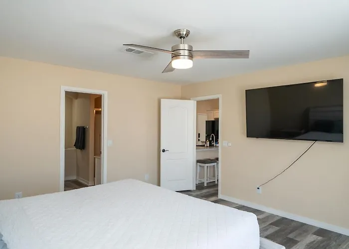 Havasu Oasis With Bbq, Boat Parking & Family Games Holiday home
